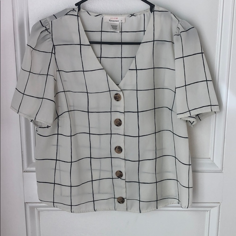 Cute Black and White Top!